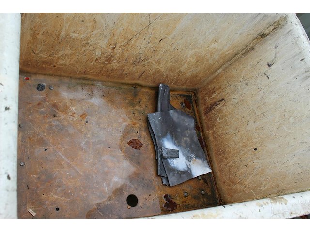 Twee semi-verrijdbare transportbakken. afmeting 122 x 89 x 92 cm. - afbeelding 4 van  6