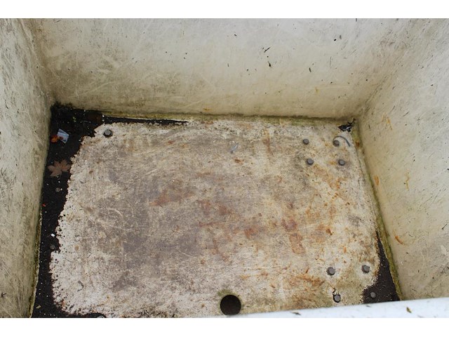 Twee semi-verrijdbare transportbakken. afmeting 122 x 89 x 92 cm. - afbeelding 6 van  6