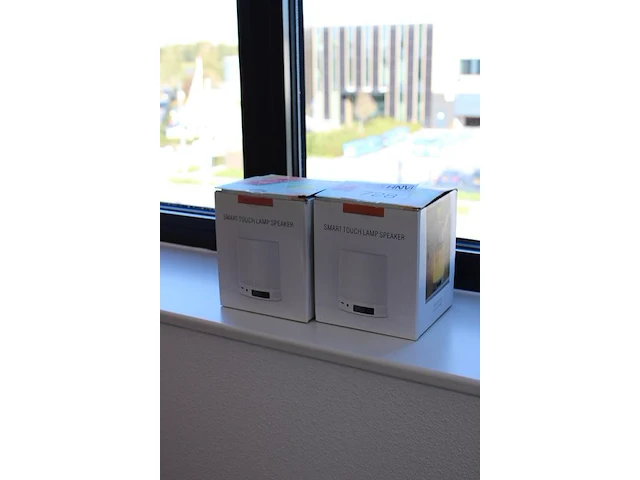 Twee smarttouch lampspeakers nieuw in doos - afbeelding 2 van  2