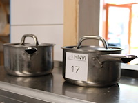 Twee steelpannen met deksel. - afbeelding 1 van  2