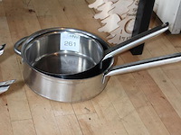 Twee steelpannen w.o. doorsnede 30 cm. - afbeelding 2 van  2