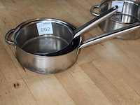 Twee steelpannen w.o. doorsnede 30 cm. - afbeelding 2 van  2