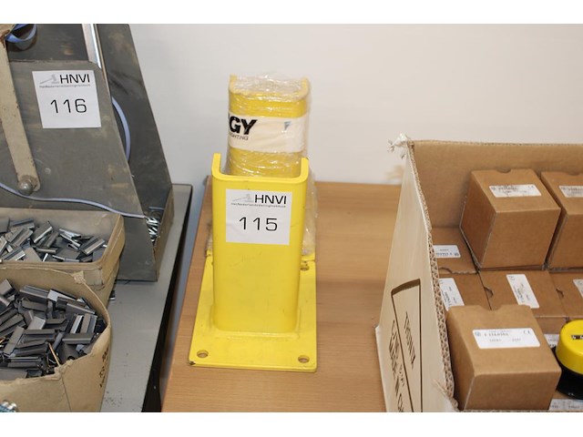 Twee stellingbeveiligingen. - afbeelding 1 van  2