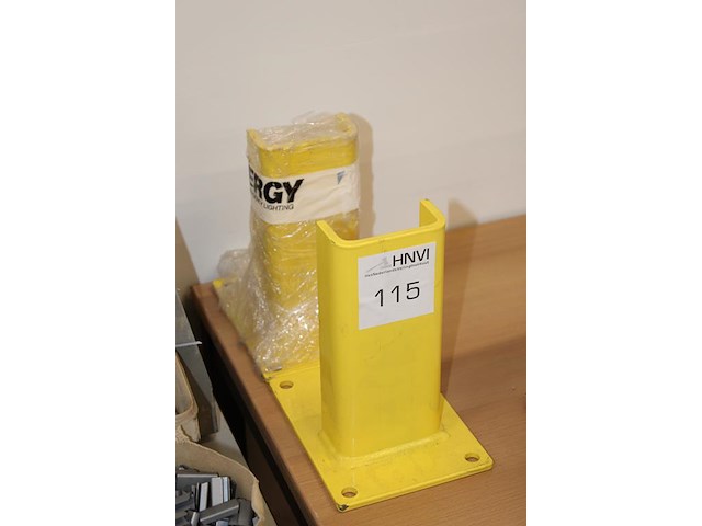 Twee stellingbeveiligingen. - afbeelding 2 van  2