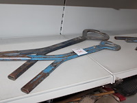 Twee stenenklemmen - afbeelding 1 van  2