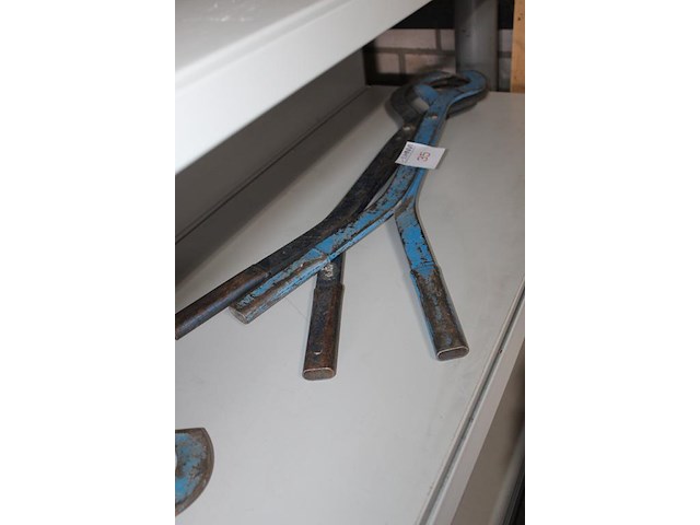 Twee stenenklemmen - afbeelding 2 van  2