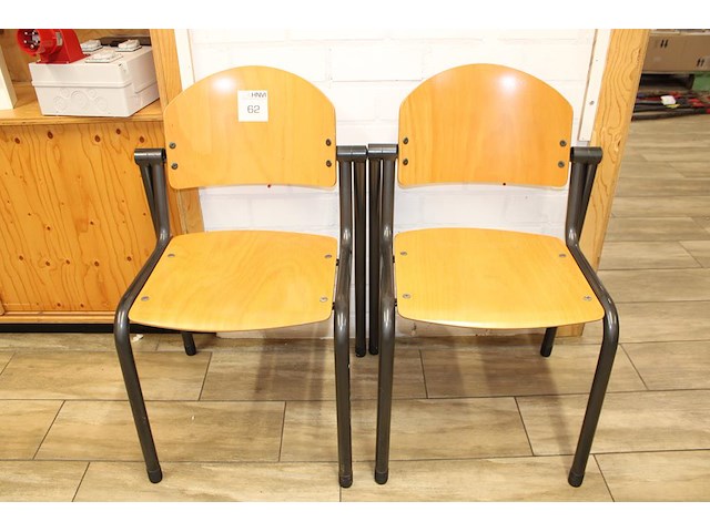Twee stoelen. - afbeelding 1 van  2