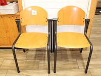 Twee stoelen. - afbeelding 1 van  2