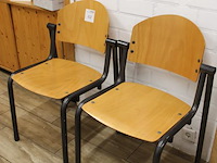 Twee stoelen. - afbeelding 2 van  2