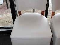 Twee stoeltjes met kunstlederen bekleding. - afbeelding 3 van  4