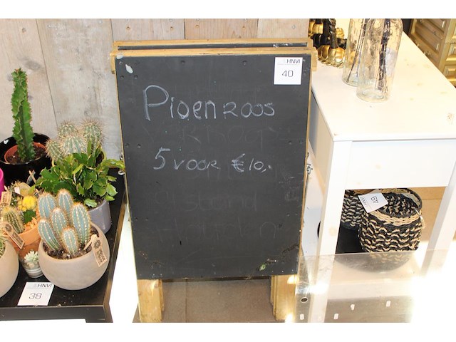 Twee stoepborden opklapbaar hoogte 92 cm. - afbeelding 1 van  2