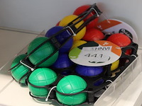 Twee strand jeu de boule sets in schap. - afbeelding 2 van  2