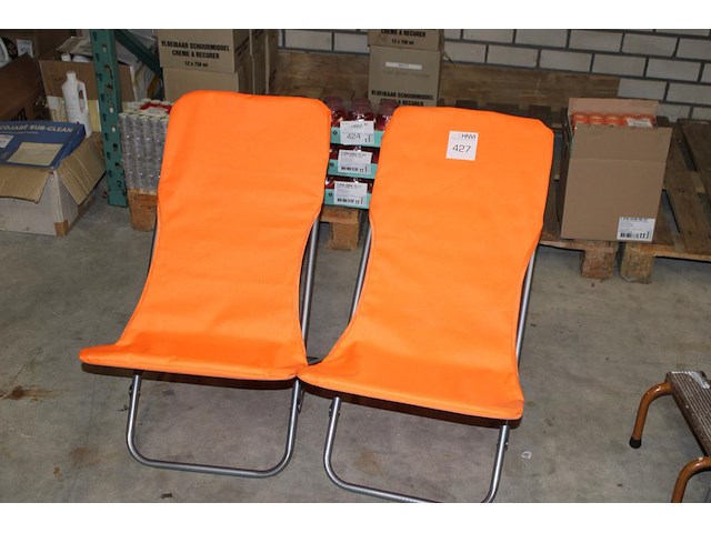 Twee strandstoelen oranje. - afbeelding 1 van  2