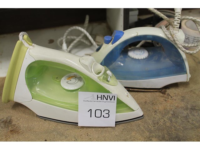 Twee strijkijzers waaronder tefal. - afbeelding 1 van  1