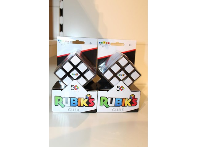 Twee stuks rubix cube. - afbeelding 2 van  2