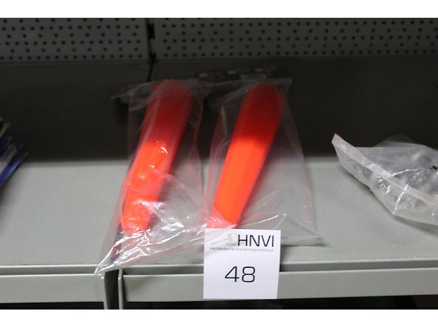 Twee toortsen voor zaklamp ( verkeersregelaar ) - afbeelding 1 van  2