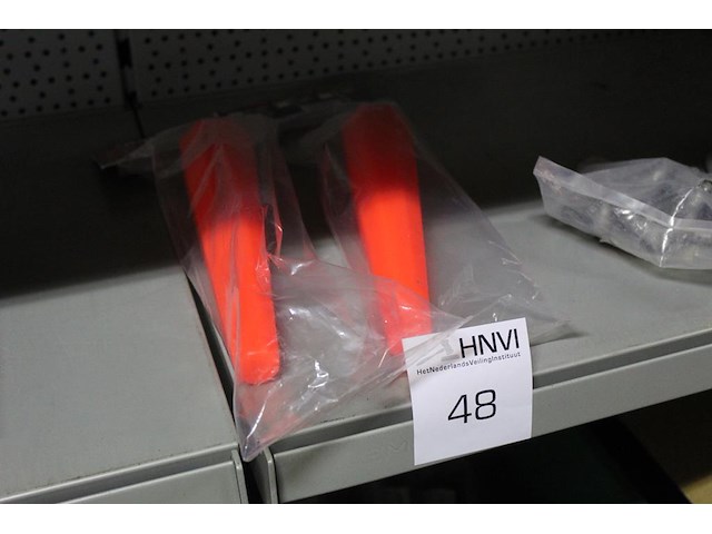 Twee toortsen voor zaklamp ( verkeersregelaar ) - afbeelding 2 van  2