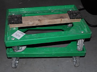 Twee transport hondjes. - afbeelding 1 van  2