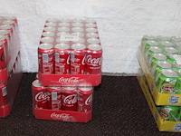 Twee trays met coca cola. tht 12-2026. - afbeelding 1 van  2