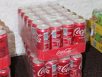 Twee trays met coca cola. tht 12-2026. - afbeelding 2 van  2