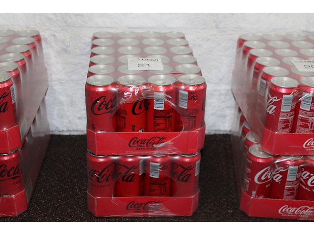 Twee trays met coca cola zero. tht 7-2026. - afbeelding 1 van  2