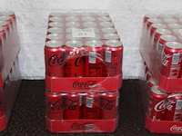 Twee trays met coca cola zero. tht 7-2026. - afbeelding 1 van  2