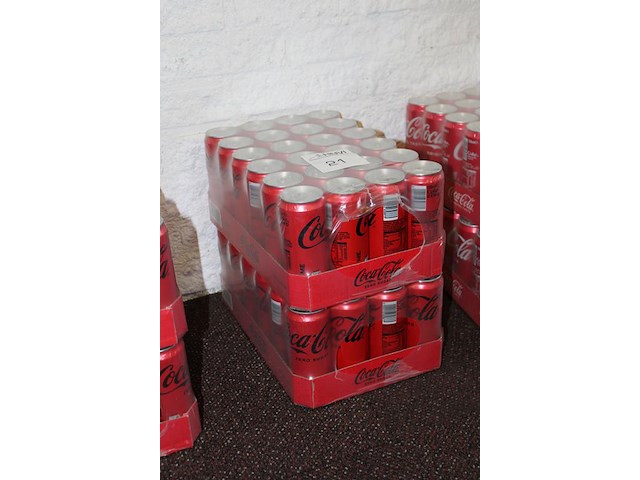Twee trays met coca cola zero. tht 7-2026. - afbeelding 2 van  2