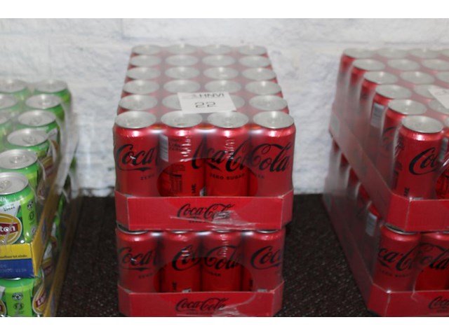 Twee trays met coca cola zero. tht 7-2026. - afbeelding 1 van  2