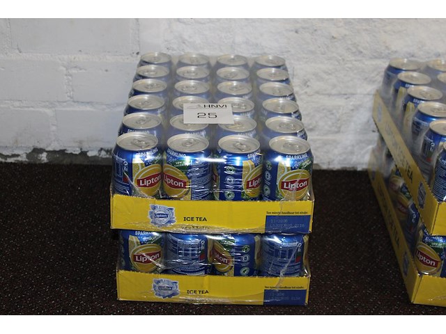 Twee trays met lipton tea sparkling. tht 11-2026. - afbeelding 1 van  2