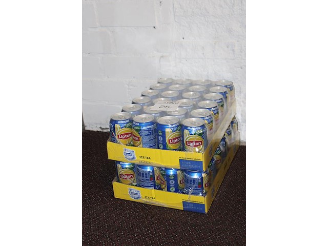 Twee trays met lipton tea sparkling. tht 11-2026. - afbeelding 2 van  2