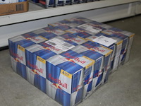 Twee tray's red bull. totaal 48 blikjes. bod is inclusief € 7,20 statiegeldwaarde.