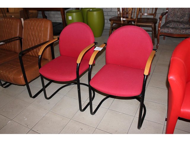 Twee vergaderstoelen gestoffeerd. - afbeelding 1 van  2
