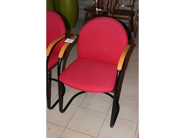 Twee vergaderstoelen gestoffeerd. - afbeelding 2 van  2