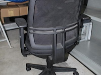 Twee verrijdbare bureaustoelen met armleuningen - afbeelding 3 van  3