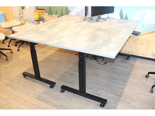 Twee verrijdbare en opklapbare werktafels in hoogte verstelbaar. afmeting 160 x 80 cm. - afbeelding 2 van  2