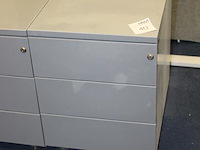 Twee verrijdbare ladekasten met 3 laden. afmeting 42 x 54 x 57 cm. - afbeelding 2 van  2