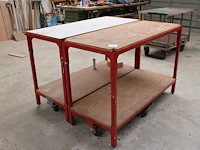 Twee verrijdbare werktafels / magazijnkarren. afmeting 140 x 60 x 94 cm. - afbeelding 1 van  2