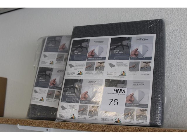 Twee vloerbeschermingsmatten 120 x 90 cm. - afbeelding 1 van  1