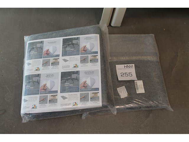 Twee vloermatten 120 x 90 cm. - afbeelding 1 van  2