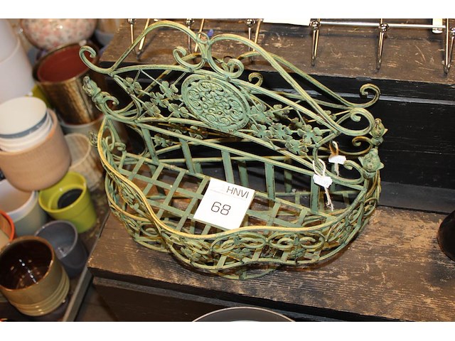 Twee wandrekjes breedte o.a. 40 cm. - afbeelding 1 van  2