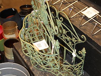 Twee wandrekjes breedte o.a. 40 cm. - afbeelding 2 van  2