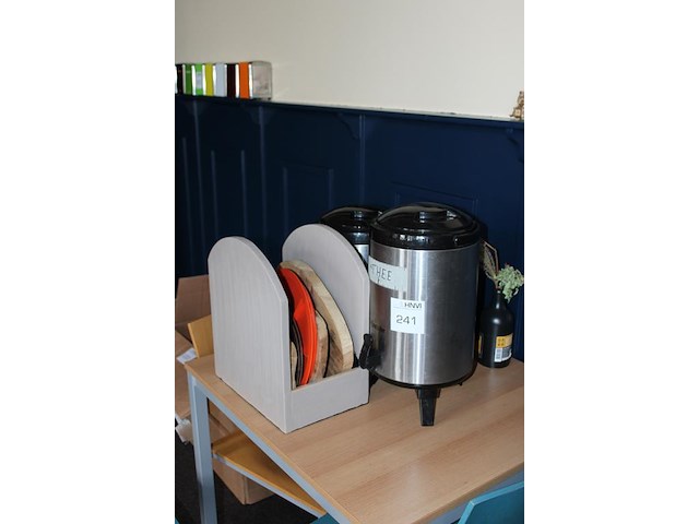 Twee warmhoud containers bartscher met inklapbare pootjes. - afbeelding 2 van  2