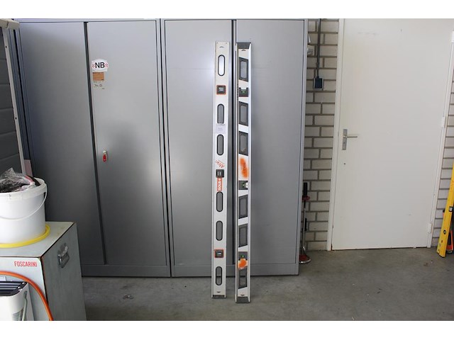 Twee waterpassen sola 180 cm. - afbeelding 1 van  3