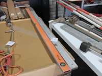 Twee waterpassen w.o. 178 cm - afbeelding 1 van  2