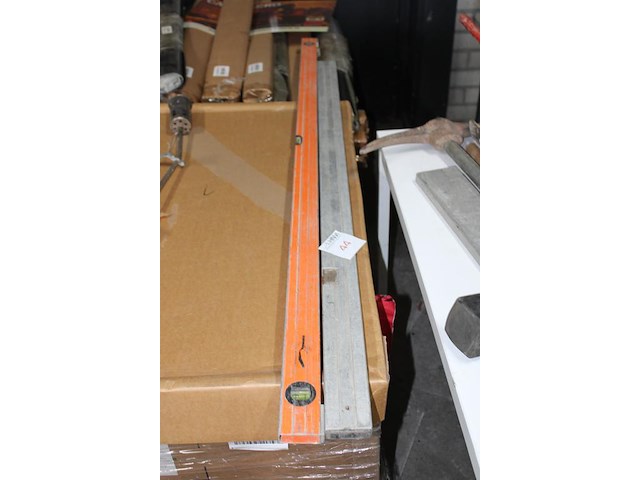 Twee waterpassen w.o. 178 cm - afbeelding 2 van  2