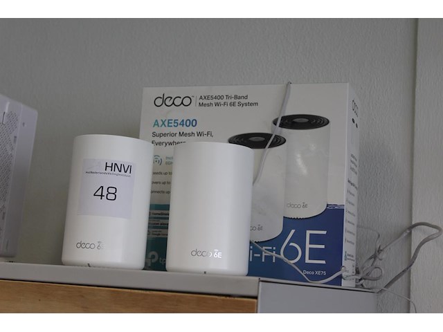 Twee wifi versterkers deco axe5400. - afbeelding 1 van  2