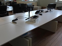 Twee witte werktafels in hoogte verstelbaar. afmeting per tafel 180 x 80 cm. - afbeelding 3 van  3