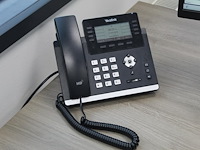 Twee yealink telefoontoestellen - afbeelding 2 van  2