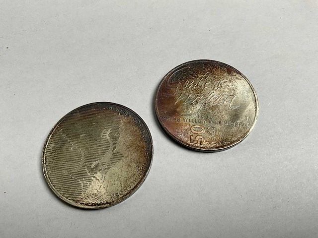 Twee zilveren munten, 50 gulden, 24,9 gram - afbeelding 1 van  4