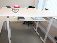 Twee zit/sta bureaus, afm. 160 x 80 x max hoogte 119 cm. - afbeelding 3 van  3
